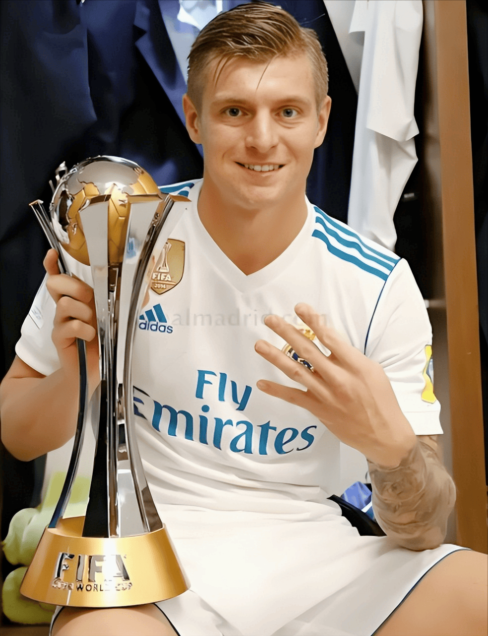 “你不配顶薪！”拜仁一句话，逼出了皇马5座欧冠的中场之王